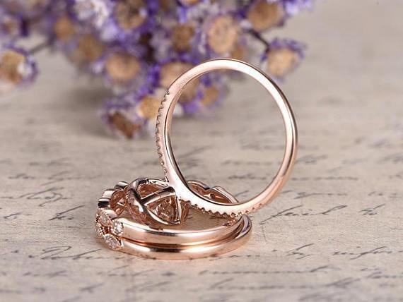 Stunning 1.75 Carat Pear Cut Lab Created Morganite Art Deco Trio Bridal Set in Luxurious 18K Rose Gold over Silver